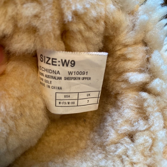 Size 9 Emus - Picture 7 of 7